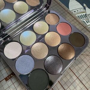 BECCA Pearl Glow Shimmering Eyeshadow Palette